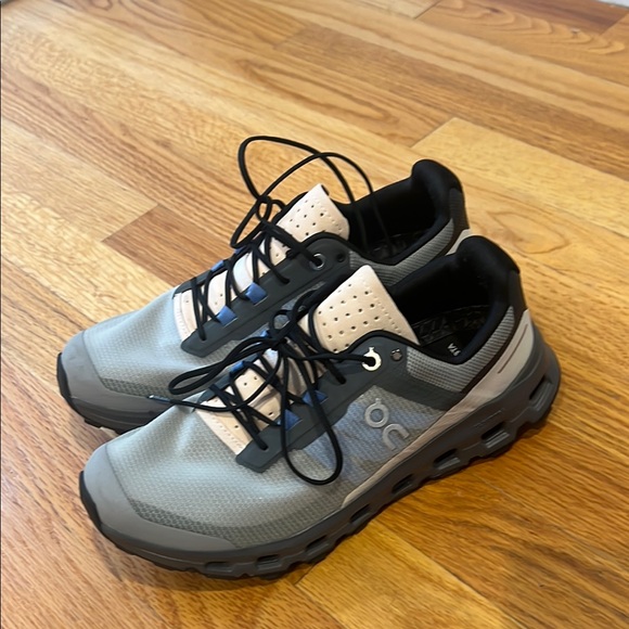 Women’s On Cloudvista Athletic Shoes - Picture 4 of 5